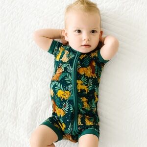 Little Sleepies Simba’s Sky shorty zippy